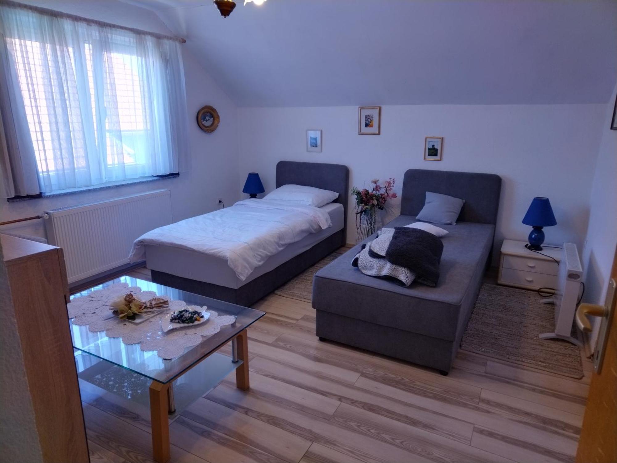 Hotel Sobe Za Nocenje Gospić Exterior foto