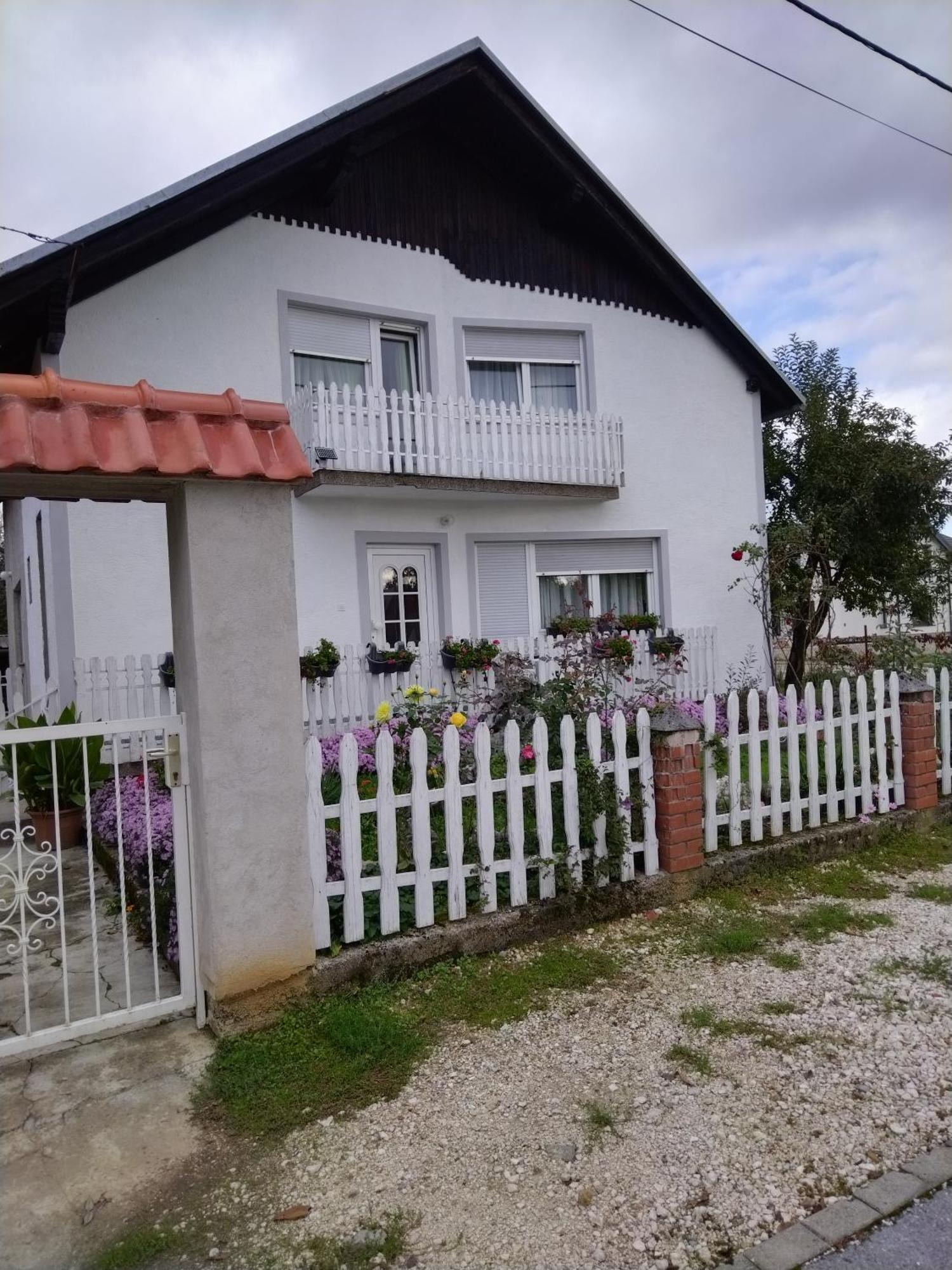 Hotel Sobe Za Nocenje Gospić Exterior foto